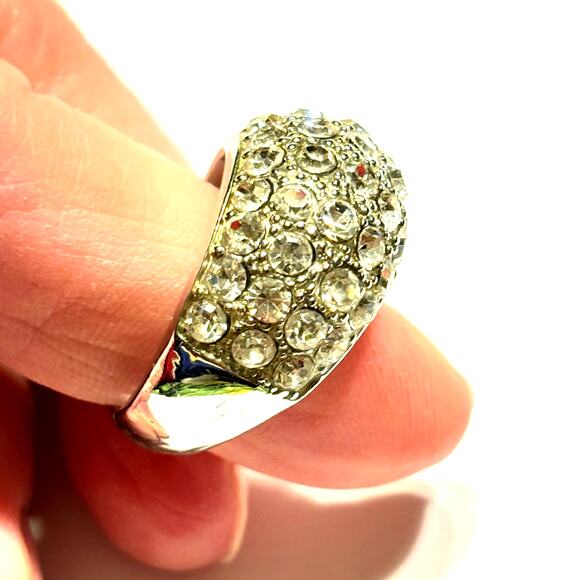 Vintage Y2K Silvertone cocktail ring covered in white rhinestones size 8.5 - Picture 2 of 6